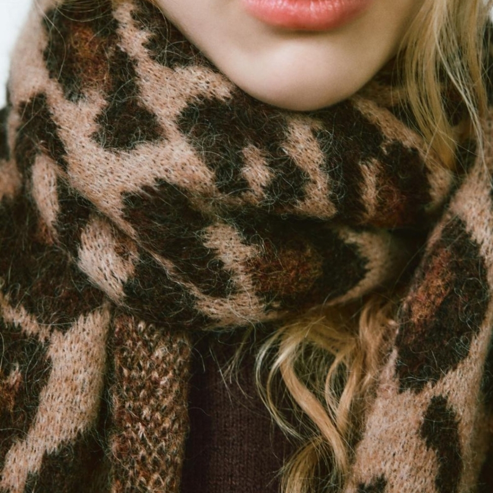 ZARA Women's Wool+Alpaca Animal Printed Knit Scarf(Taupe-brown, Size:M) - Picture 2 of 6